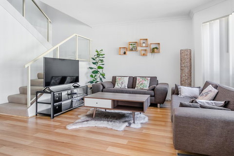 Jane Residence - Broome Tourism 1