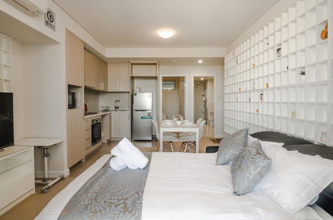 Boutique Carousel Apartment - Broome Tourism 9