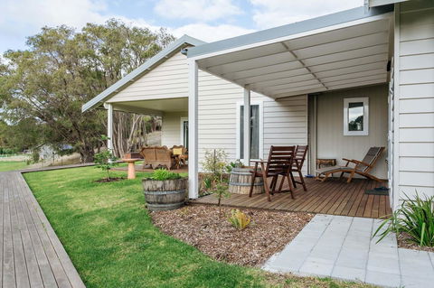 Stablebase - Broome Tourism 0