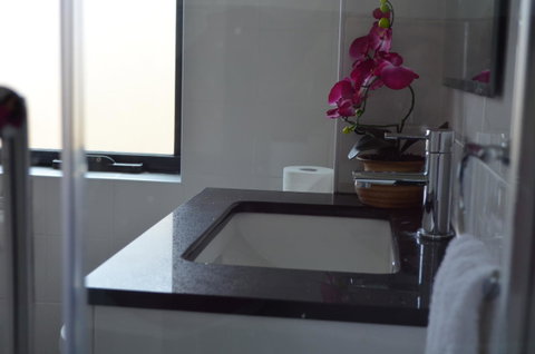 Ellard Bed & Breakfast - Broome Tourism 24