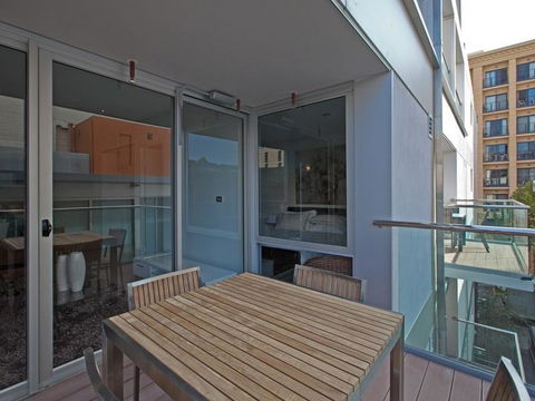Astra Apartments Perth - Zenith - Broome Tourism 3