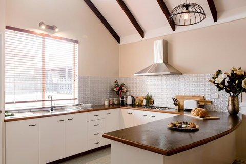 Maison Magnolia - Spacious Cozy Town House - Broome Tourism 4