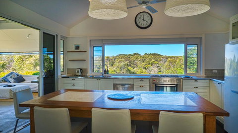 The White House At Wallcliffe Farms - Broome Tourism 24