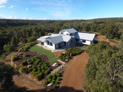 The White House At Wallcliffe Farms - Broome Tourism 0