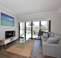 Modern Apartment Redcliffe near Perth Airport 0126 - Broome Tourism