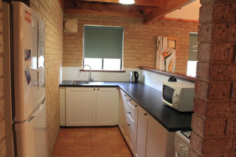 Kestrel Chalets - Broome Tourism 10