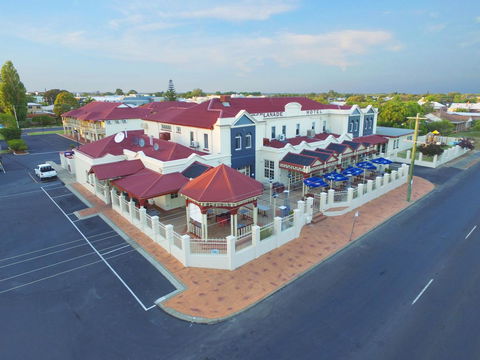 Esplanade Hotel Busselton - Broome Tourism 13