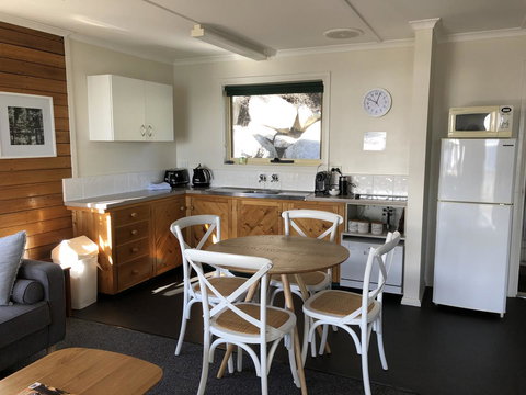 BINALONG BEACH COTTAGE Beachfront At Bay Of Fires Next To Restaurant - Broome Tourism 18