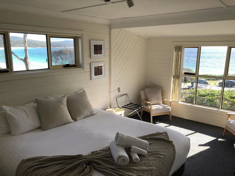 BINALONG BEACH COTTAGE Beachfront At Bay Of Fires Next To Restaurant - Broome Tourism 4