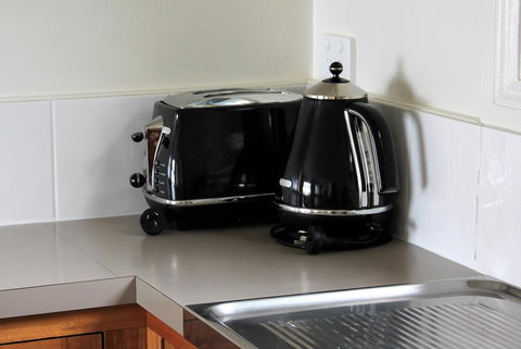 BINALONG BEACH COTTAGE Beachfront At Bay Of Fires Next To Restaurant - Broome Tourism 13