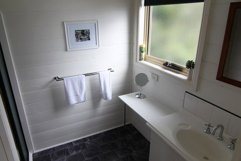 BINALONG BEACH COTTAGE Beachfront At Bay Of Fires Next To Restaurant - Broome Tourism 7