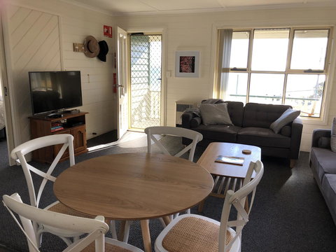 BINALONG BEACH COTTAGE Beachfront At Bay Of Fires Next To Restaurant - Broome Tourism 5
