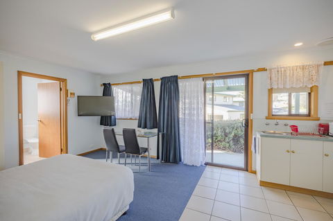 Queechy Motel - Broome Tourism 28