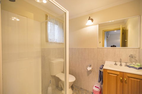 Queechy Motel - Broome Tourism 1