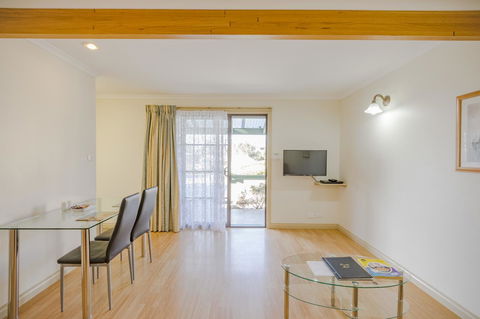 Queechy Motel - Broome Tourism 17