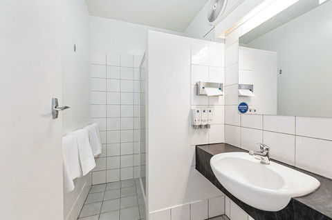 Coach House Launceston - Broome Tourism 24