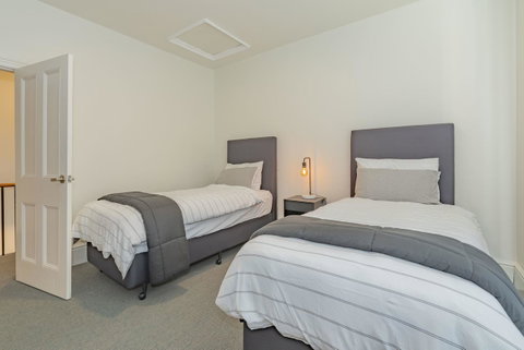 4 Bedroom House - Hobart CBD - Free Parking - Free WIFI - Broome Tourism 13