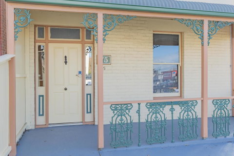 4 Bedroom House - Hobart CBD - Free Parking - Free WIFI - Broome Tourism 25