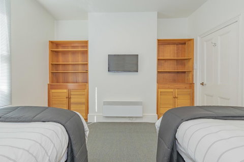 4 Bedroom House - Hobart CBD - Free Parking - Free WIFI - Broome Tourism 15