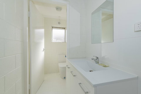 4 Bedroom House - Hobart CBD - Free Parking - Free WIFI - Broome Tourism 24