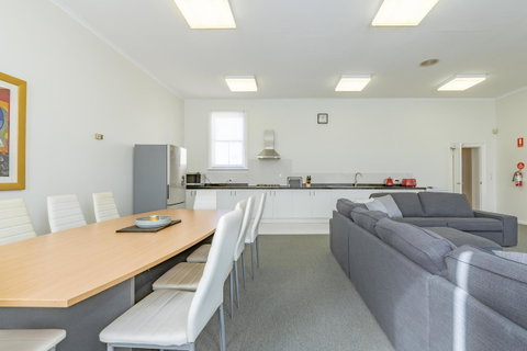 4 Bedroom House - Hobart CBD - Free Parking - Free WIFI - Broome Tourism 16