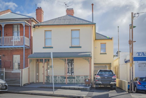 4 Bedroom House - Hobart CBD - Free Parking - Free WIFI - Broome Tourism 5