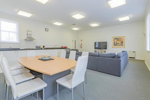 4 Bedroom House - Hobart CBD - Free Parking - Free WIFI - Broome Tourism 0