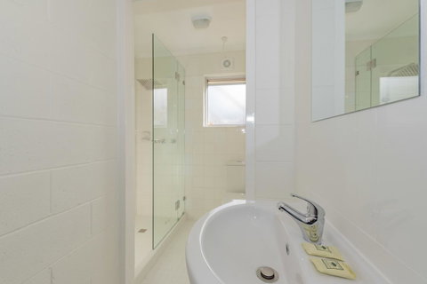 4 Bedroom House - Hobart CBD - Free Parking - Free WIFI - Broome Tourism 11