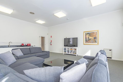 4 Bedroom House - Hobart CBD - Free Parking - Free WIFI - Broome Tourism 12