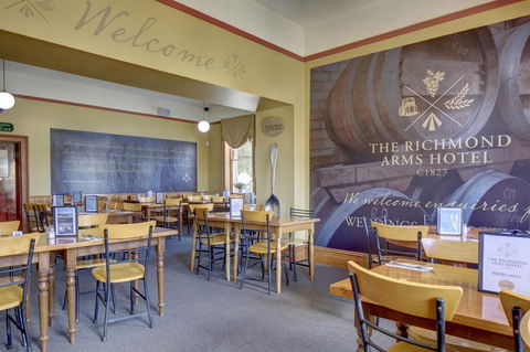 The Richmond Arms Hotel - Broome Tourism 10