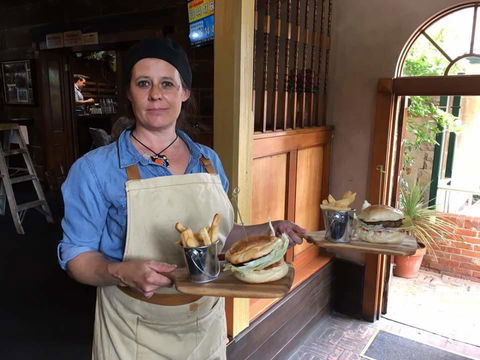 The Richmond Arms Hotel - Broome Tourism 15