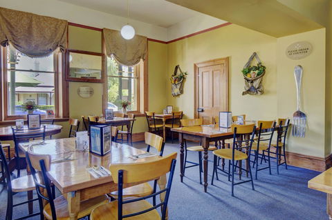 The Richmond Arms Hotel - Broome Tourism 11