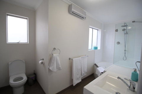 Trinity Hill Apartments - Broome Tourism 1