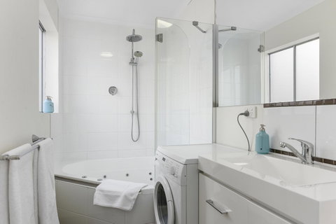 Trinity Hill Apartments - Broome Tourism 2