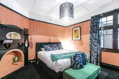 Insomnia On Elizabeth - Broome Tourism 2