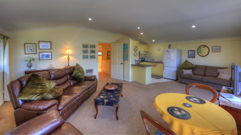 Birchwood On The River - Devonport, Tasmania - Self-Contained And Self-Catering Accommodation - Broome Tourism 17