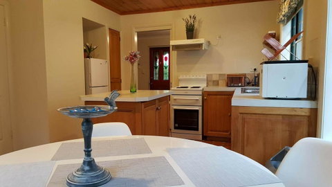 City Townhouse Walking Distance To City - Broome Tourism 9