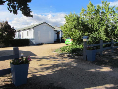 Elm Trees Accommodation @ Ross - Broome Tourism 1