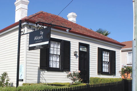 Alice\'s Cottages - Broome Tourism 0