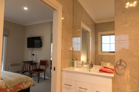 Mountain Blue Guest House - Broome Tourism 13