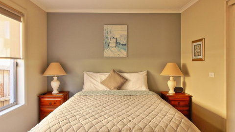 Hobart Villa - Broome Tourism 7