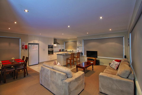 Hobart Villa - Broome Tourism 2