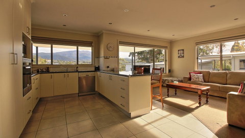 Hobart Villa - Broome Tourism 4