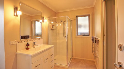 Hobart Villa - Broome Tourism 10