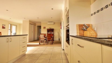 Hobart Villa - Broome Tourism 5