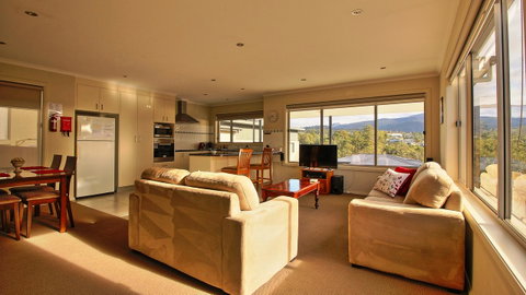 Hobart Villa - Broome Tourism 1