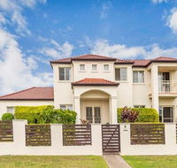 Nice home in the Regatta waters estate close to theme parks - Broome Tourism