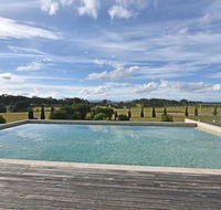 Noble Willow Homestead Lovedale. Super Spacious with views and pool - Broome Tourism