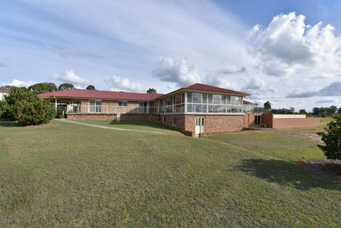Noble Willow Studio Lovedale. Spacious, With Views And Pool - Broome Tourism 3