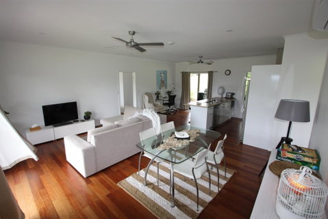Noosa Hinterland Country Cottage 'Tru-Blu' - Broome Tourism 3